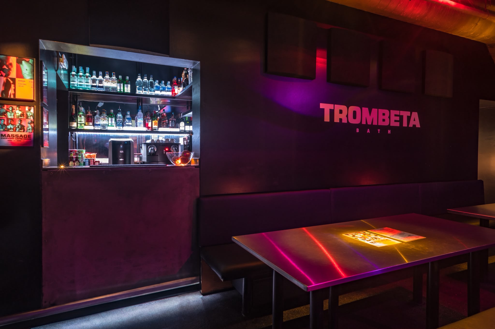 Trombeta Bath · Bar et coin salon